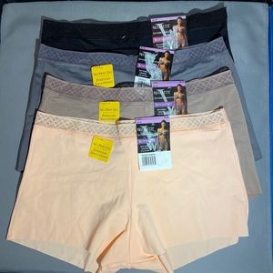NWT Vassarette BoY Shorts, Size 8 XL